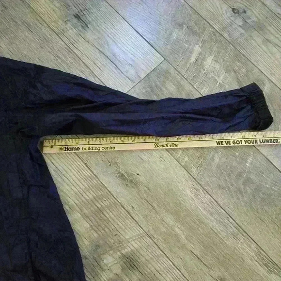 EDDIE  BAUER mens Medium Black, light spring/fall Nylon jacket - Picture 4 of 15